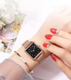 Стильний жіночій годинник з золотистим браслетом код 624 - 8610421 - SvitStyle