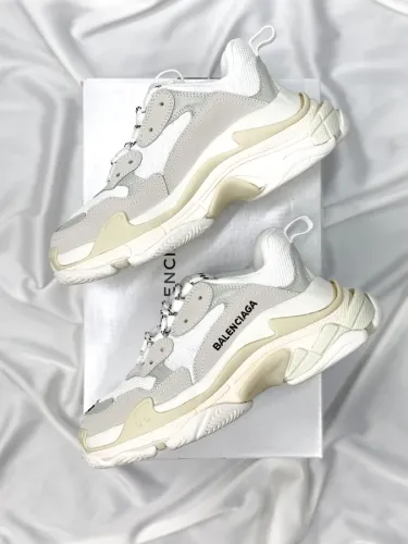 Кросівки Balenciaga Triple S White (рр 36-41) - SvitStyle