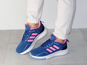 Жіночі сині кросівки з рожевим Adidas текстиль весна літо. - 8631753 - SvitStyle