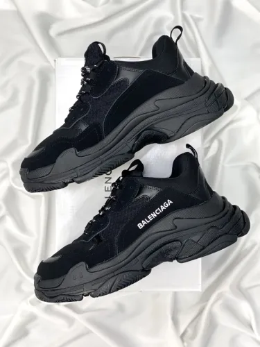 Кросівки Balenciaga Triple S Black - SvitStyle