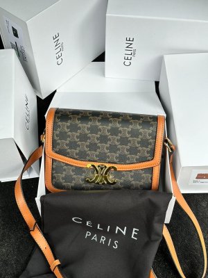 Сумка Celine Teen Triomphe Bag in Triomphe Canvas And Calfskin Tan - 8633011 - SvitStyle