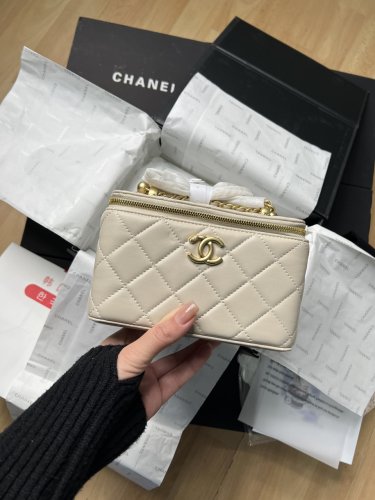 Сумка Chanel Classic Beige Lambskin Pearl Crush Vanity Bag - SvitStyle