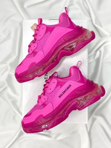 Кросівки Balenciaga Triple S Pink (рр 36-41) - SvitStyle