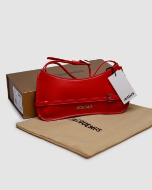 Сумка Jacquemus Le Bisou Ceinture Leather Shoulder Bag in Red - 8634957 - SvitStyle